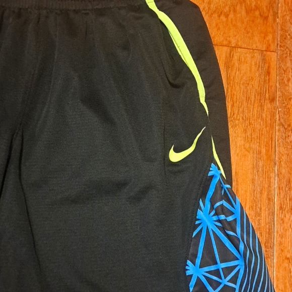 Nike basketball shorts - Picture 3 of 7
